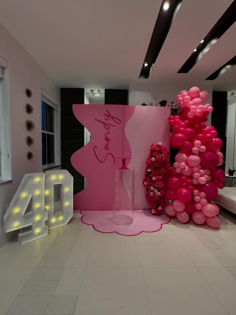Pink 40th birthday backdrop with balloons and marquee numbers